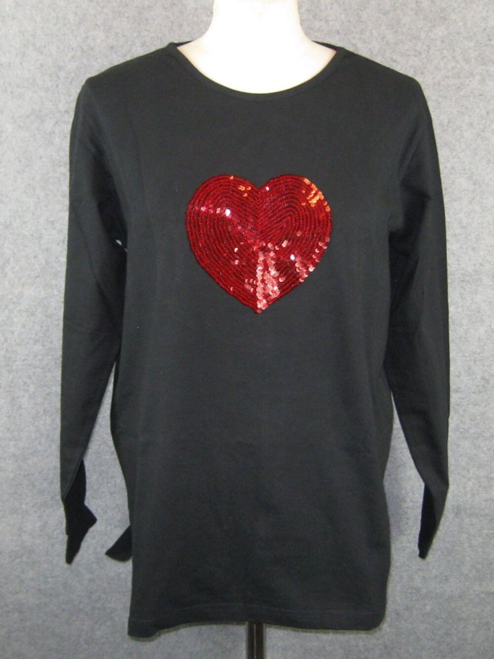 Quacker Factory Top Sz M Sequined Heart Black